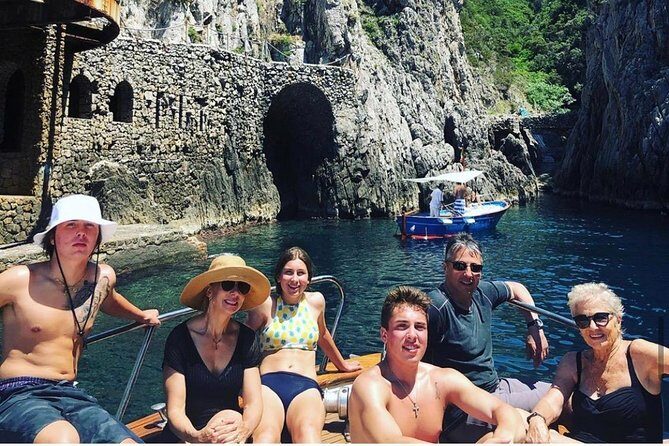 Private boat tour Capri & Positano - Boat comfort: toilets, changing space, and WiFi that saves your phone day