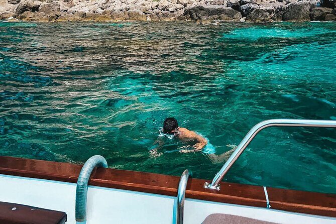 Private Boat Tour of Capri - I Faraglioni From the Sea: Passing Under Mezzo for the Money Shot