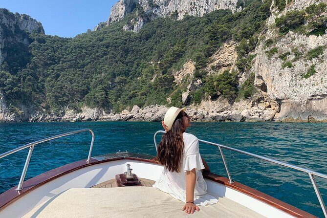 Private Boat Tour of Capri - Green Grotto Light Show: Green Water and White Limestone Texture