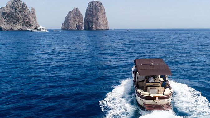 Private Boat Tour to Capri from Sorrento – Exclusive Experience - Your 8-Hour Minicruise: Timing, Meeting Point, and Boat Comfort