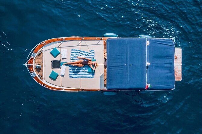 Private boat trip to Capri - Private Capri by boat: what up to five feels like