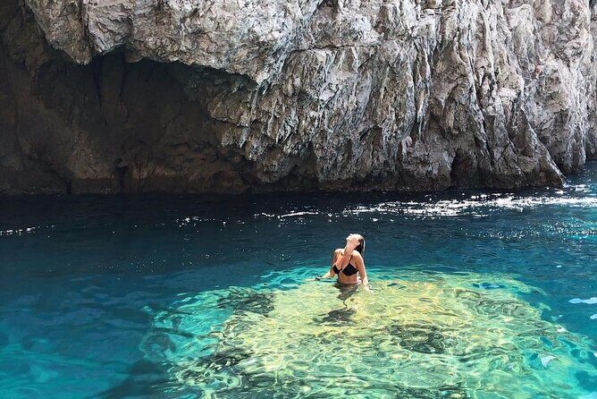 Private boat trip to Capri - Faraglioni pass-under moment: I Faraglioni and Faraglione di Mezzo