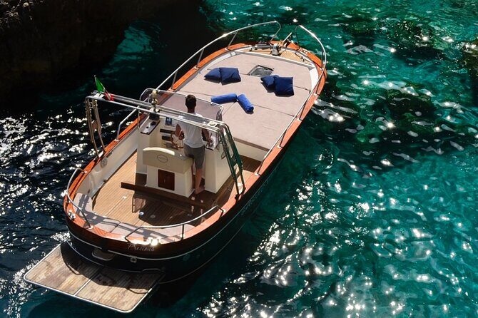 Private boat trip to Capri - Blue Grotto entry: the rowboat change and extra ticket reality