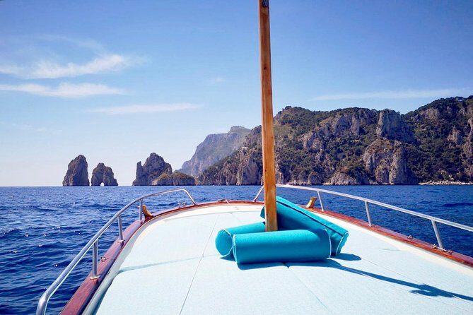 Private Island of Capri Boat Tour for Couples - What to expect from your skipper (and how to get the best outing)