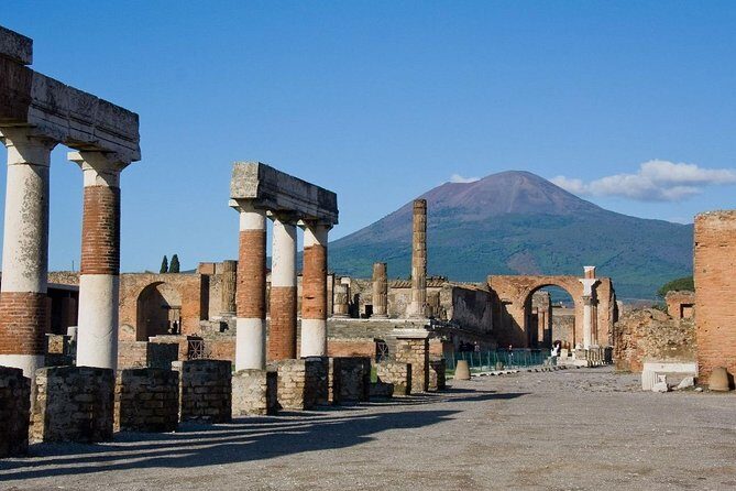 Private Pompeii and Herculaneum Day Tour with Pick Up - Why pairing Pompeii and Herculaneum makes sense