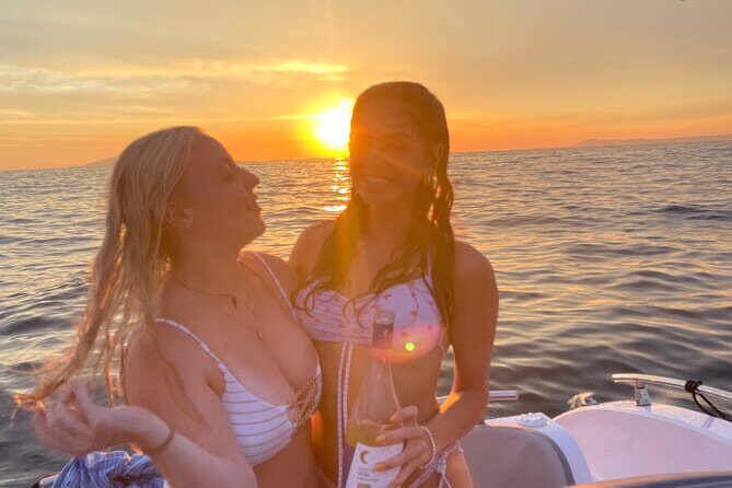 Private Sunset Boat Tour with Prosecco from Sorrento - A private Prosecco sunset where you actually see the coast
