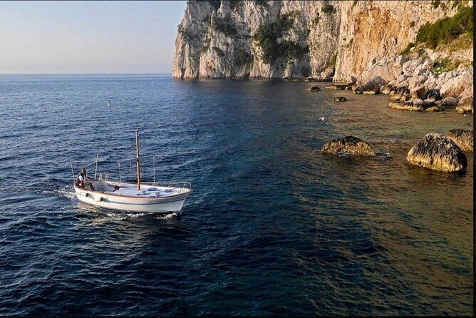 Private tour in a typical Capri boat - Onboard comforts: music, drinks, and the little touches that matter