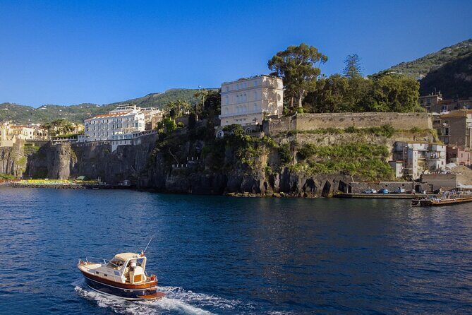 Private tour of Capri - Punta Carena lighthouse: the sea symbol you shouldn’t ignore