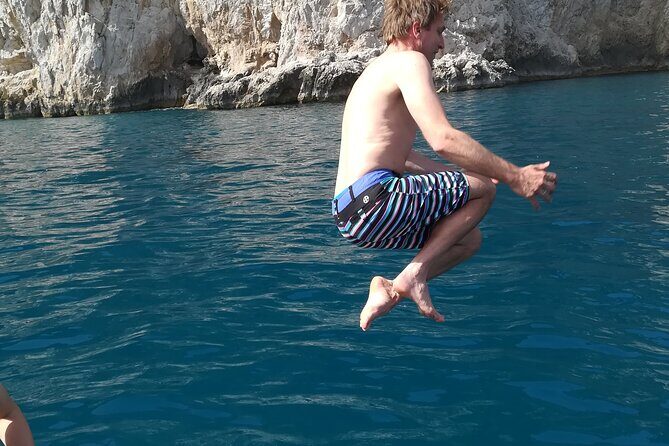 Private tour with fishing, tour of Capri and lunch on board - Price and value: $1,385.50 per group and what you truly get