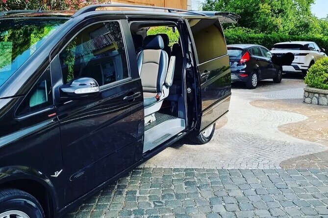 Private Transfer Sorrento Peninsula - Naples - Comfort and communication: what your driver experience can feel like
