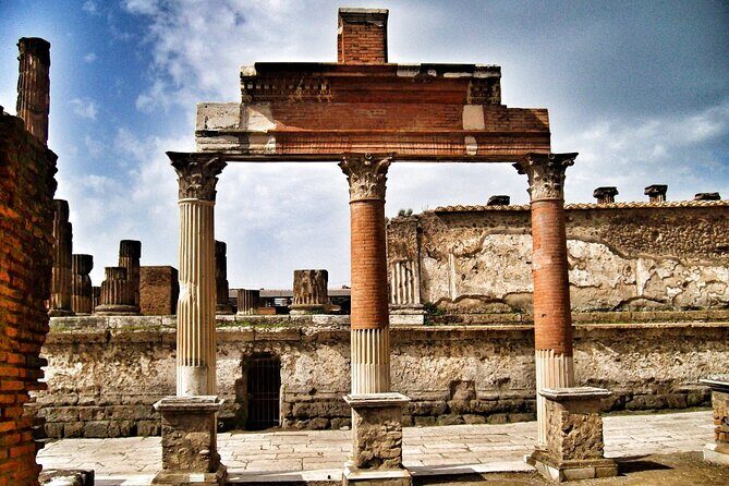 Skip the line Pompeii Guided Tour - Getting to the site without losing your morning