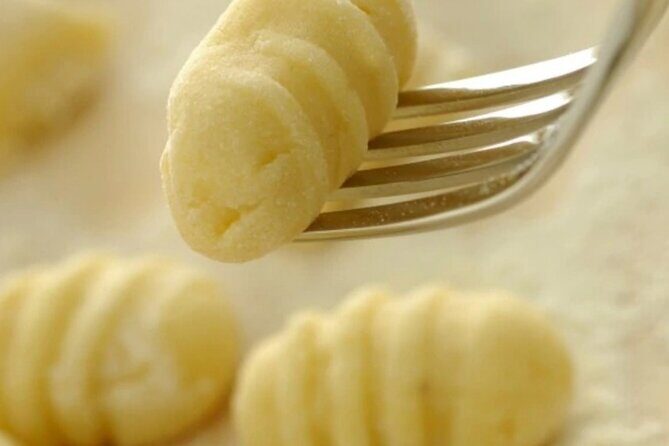 Small-Group Cooking Class in Positano: Gnocchi, Tiramisù & Drinks - Wine, lemoncello, and how the meal stays fun