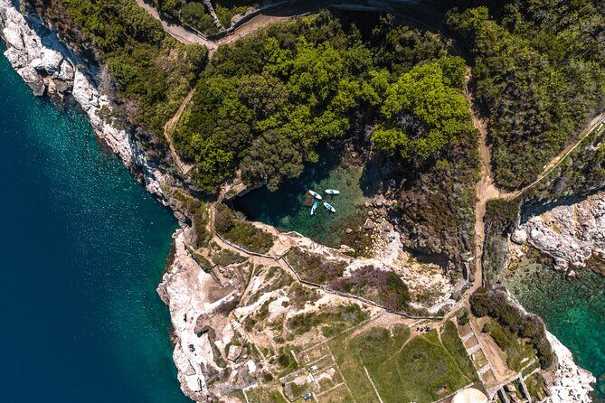 Small group paddle boarding tour to Bagni Regina Giovanna - Waves, crowds at the cove, and when it can feel crowded