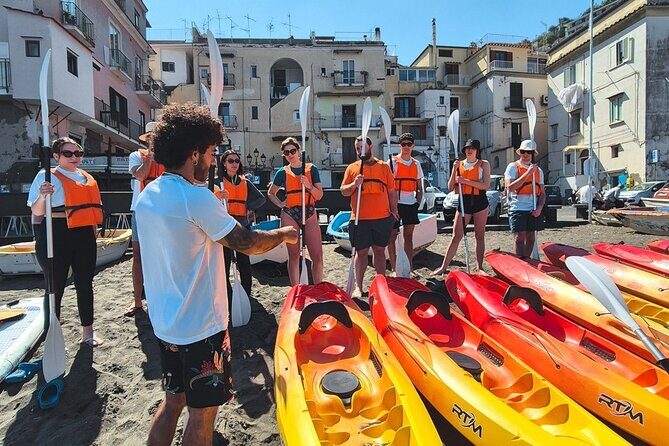 Small groups Kayak tour from Sorrento to Bagni Regina Giovanna - Marina Grande meet-up: quick start, easy pre- and post-kayak plan