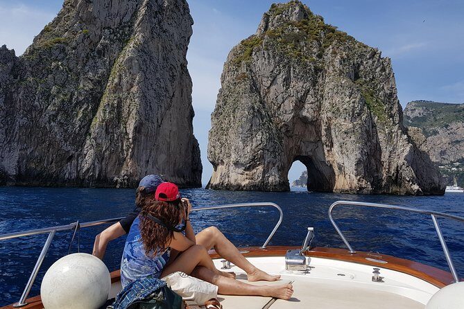 Sorrento: Exclusive Capri Private Boat Tour & Blue Grotto - White Grotto with a Virgin Mary statue: quick stop, strong impression