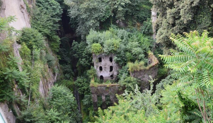 Sorrento: Guided Walking Tour & Limoncello Tasting - Via San Cesareo: Sorrento’s oldest street and the feel of local life