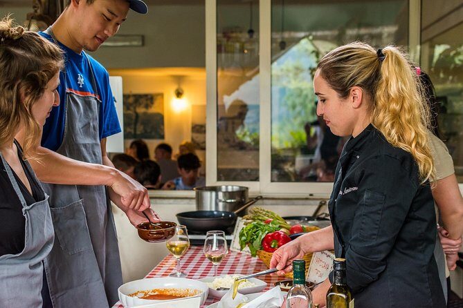Sorrento: Hands-On Pasta, Tiramisu & Limoncello Fun Class - The people factor: why small-group classes feel easier