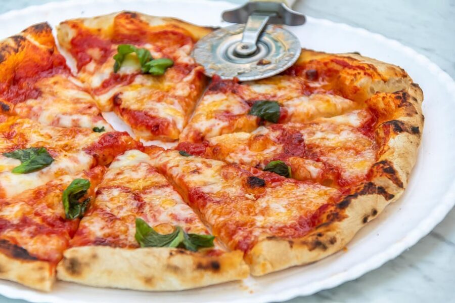 SORRENTO: Pizza School Mastering Neapolitan Delights - The Setting Turns It Into a Real Sorrento Experience