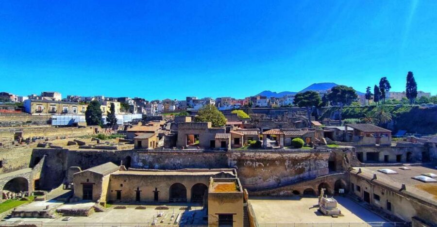 Sorrento: Pompeii & Herculaneum Day Trip Entry and Lunch - Morning logistics from Sorrento: where the day starts