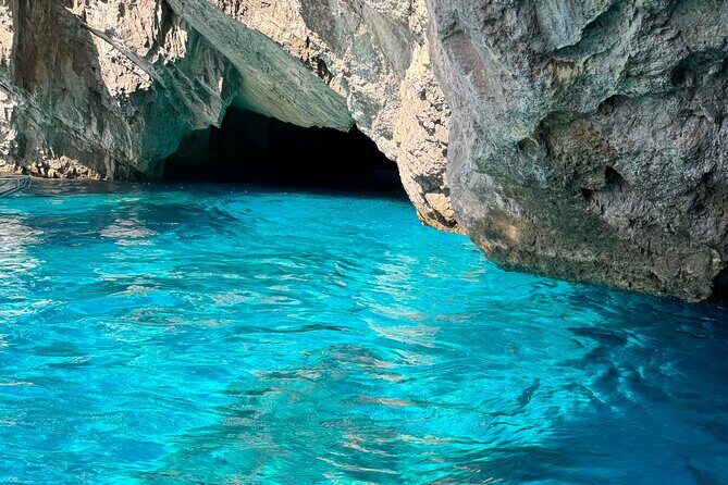 Sorrentomaxiboat tours to Capri - Who should book this Capri cruise—and who should skip it