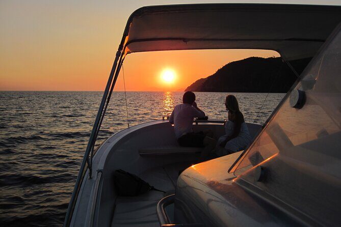 Sunset boat tour of the Amalfi Coast - Getting on board in Amalfi and why the logistics are easy