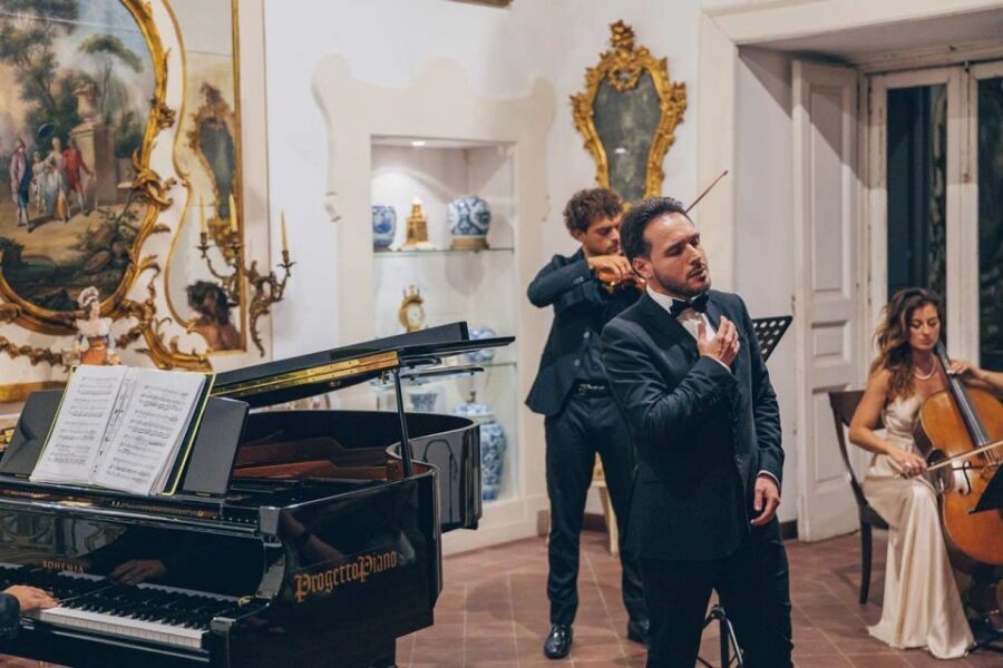 The Three Tenors in Sorrento: Opera Arias, Naples and Songs - Inside the Hall: Close-Up Acoustics and the Small-Group Feeling