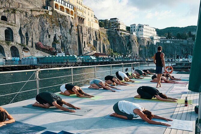 Yoga Experience - Sorrento - How the class works: flow, form checks, and a sunset finish